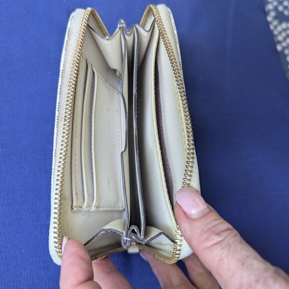 Michael Kors Purse and matching wallet - Picture 5 of 5